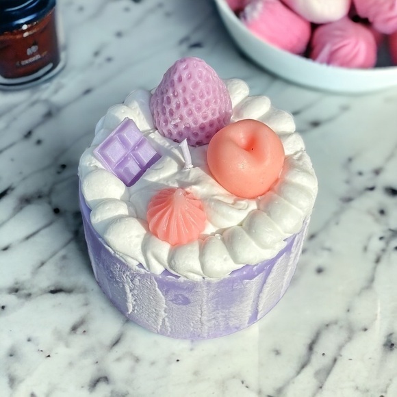 ⚠️SALE Candle // Handmade Mini Purple Cake Candle SEND OFFERS🥳 - Picture 2 of 4